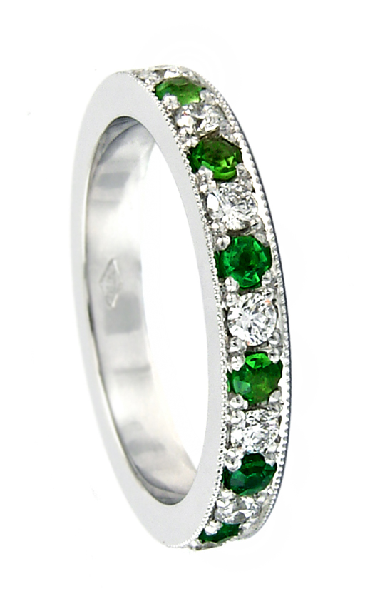 round brilliant diamonds and emerald pavé set in white gold 18k with milgrain finish