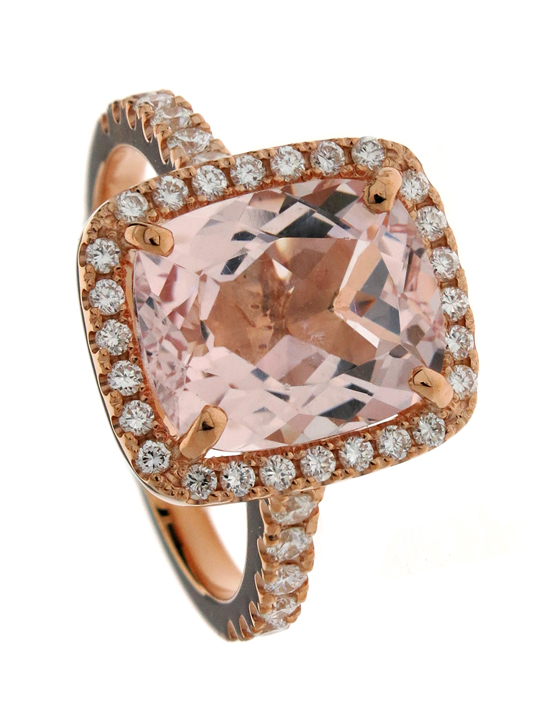 Cushion cut Morganite with Diamond halo and band in rose gold 18k