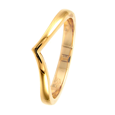 Custom fitted 18ct gold wedding band