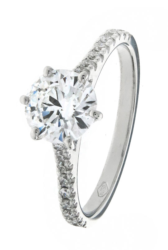 0.80ct D VS Solitaire diamond on metro pave band in white gold 18k