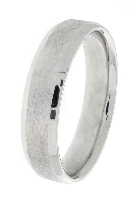 18k white gold wedding band with bevelled edges and brushed sides